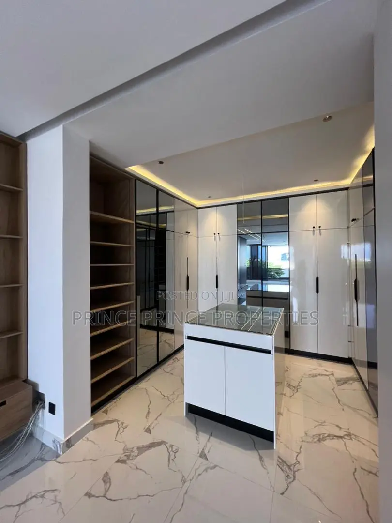 Furnished 5bdrm Mansion in Lekki for sale