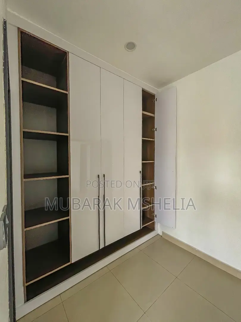 5bdrm Duplex in Jahi for sale