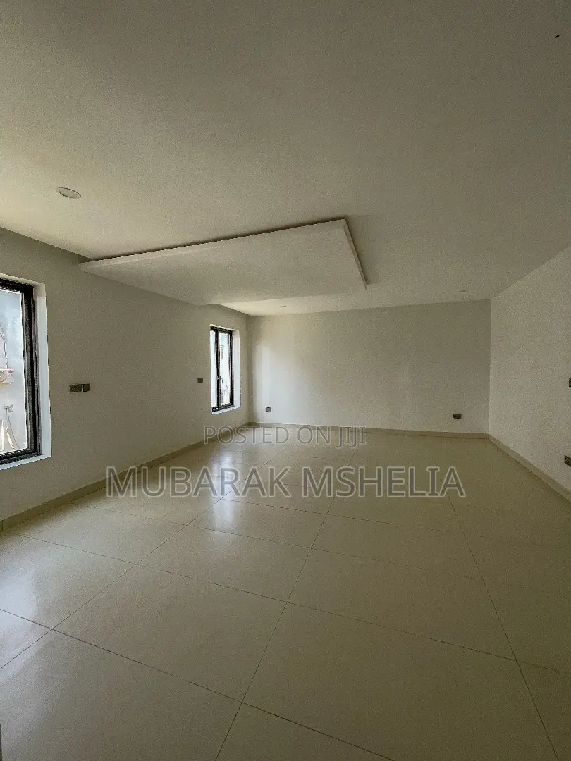 5bdrm Duplex in Jahi for sale