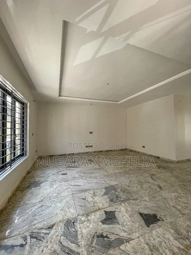 5bdrm Duplex in Jahi for sale