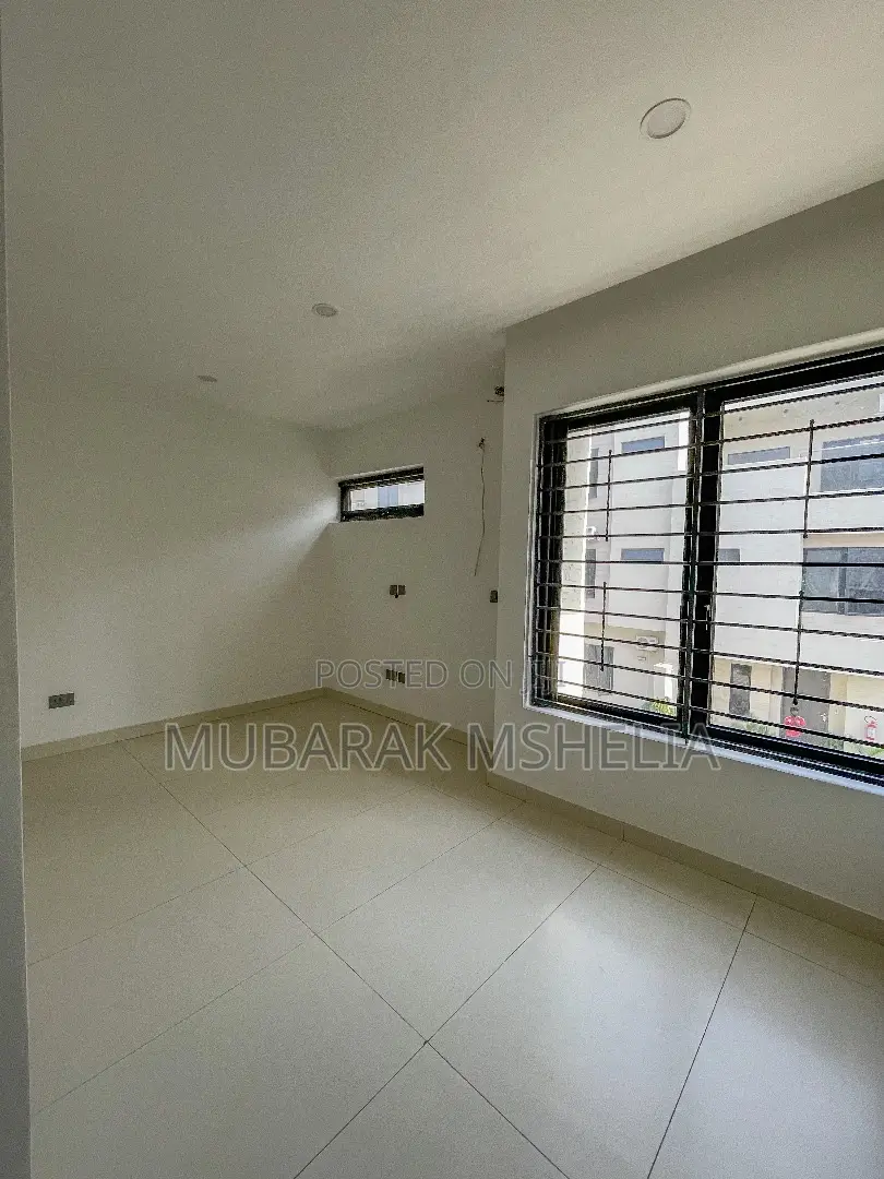 5bdrm Duplex in Jahi for sale
