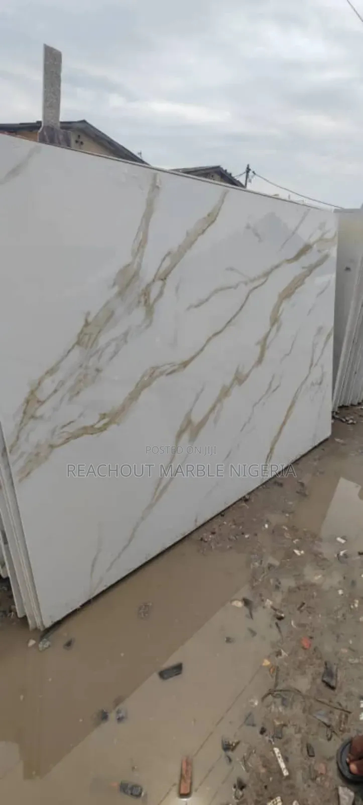 Thunder Gold Quartz for Countertop and Wall Claddings