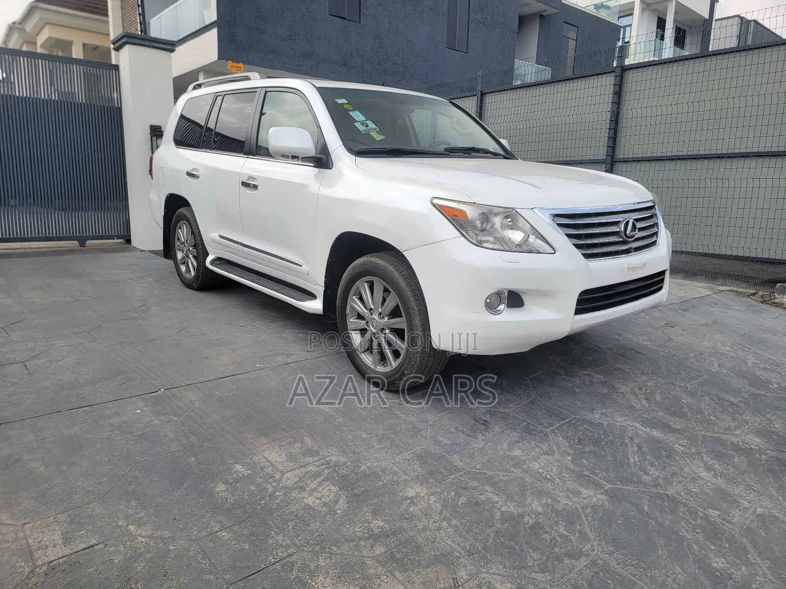 Lexus LX 570 2011 White