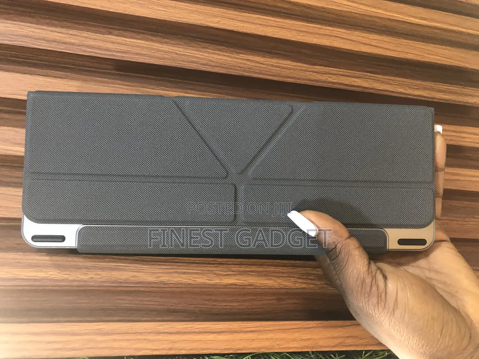 Foldable Bluetooth Keyboard With an Integrated Touchpad