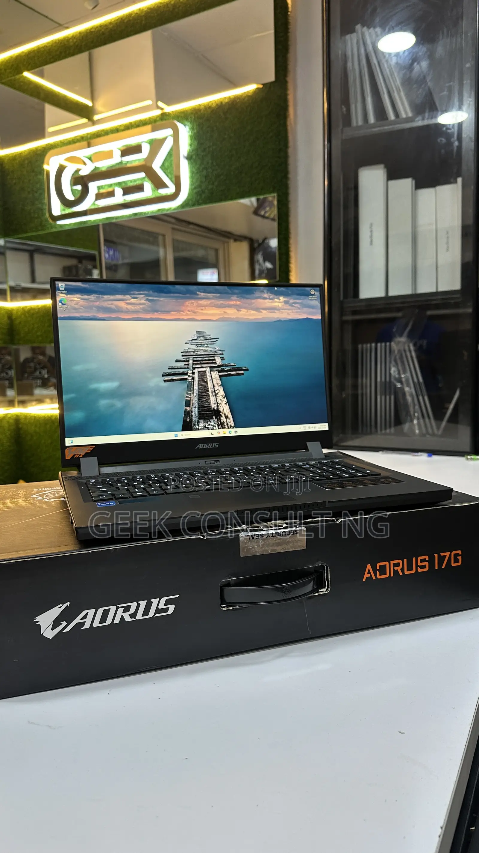 Laptop Gigabyte AORUS 17G 32GB Intel Core i7 SSD 512GB