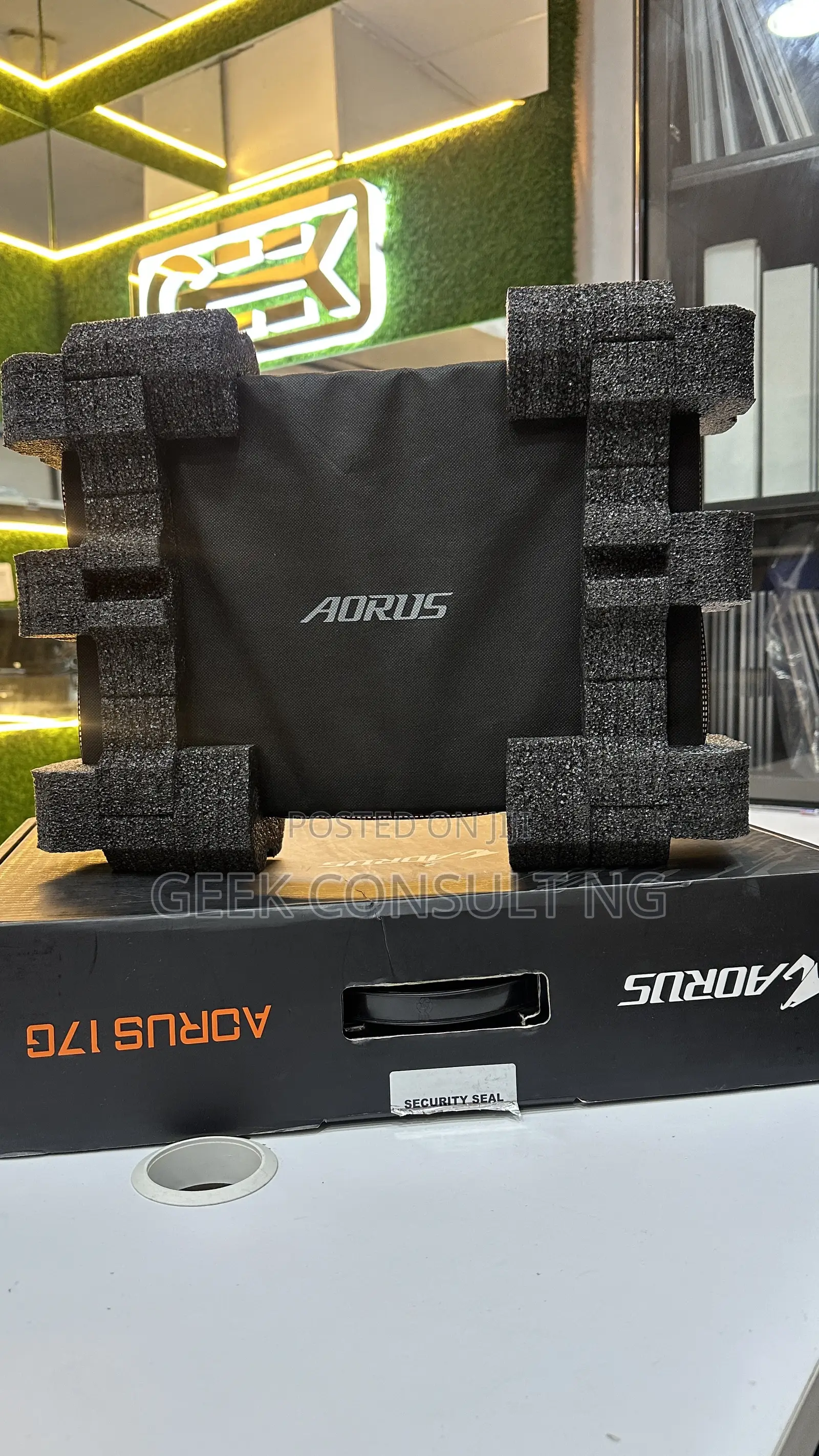Laptop Gigabyte AORUS 17G 32GB Intel Core i7 SSD 512GB