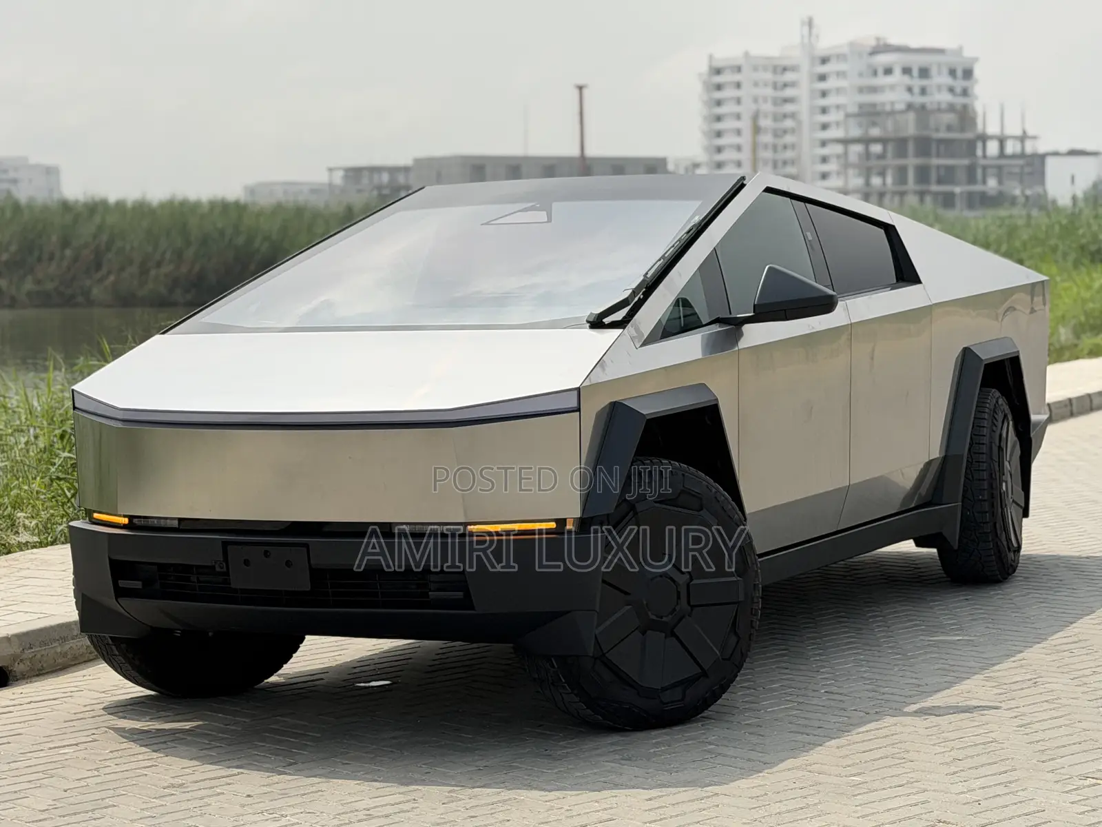 Tesla Cybertruck Cyberbeast AWD 2025 Gold
