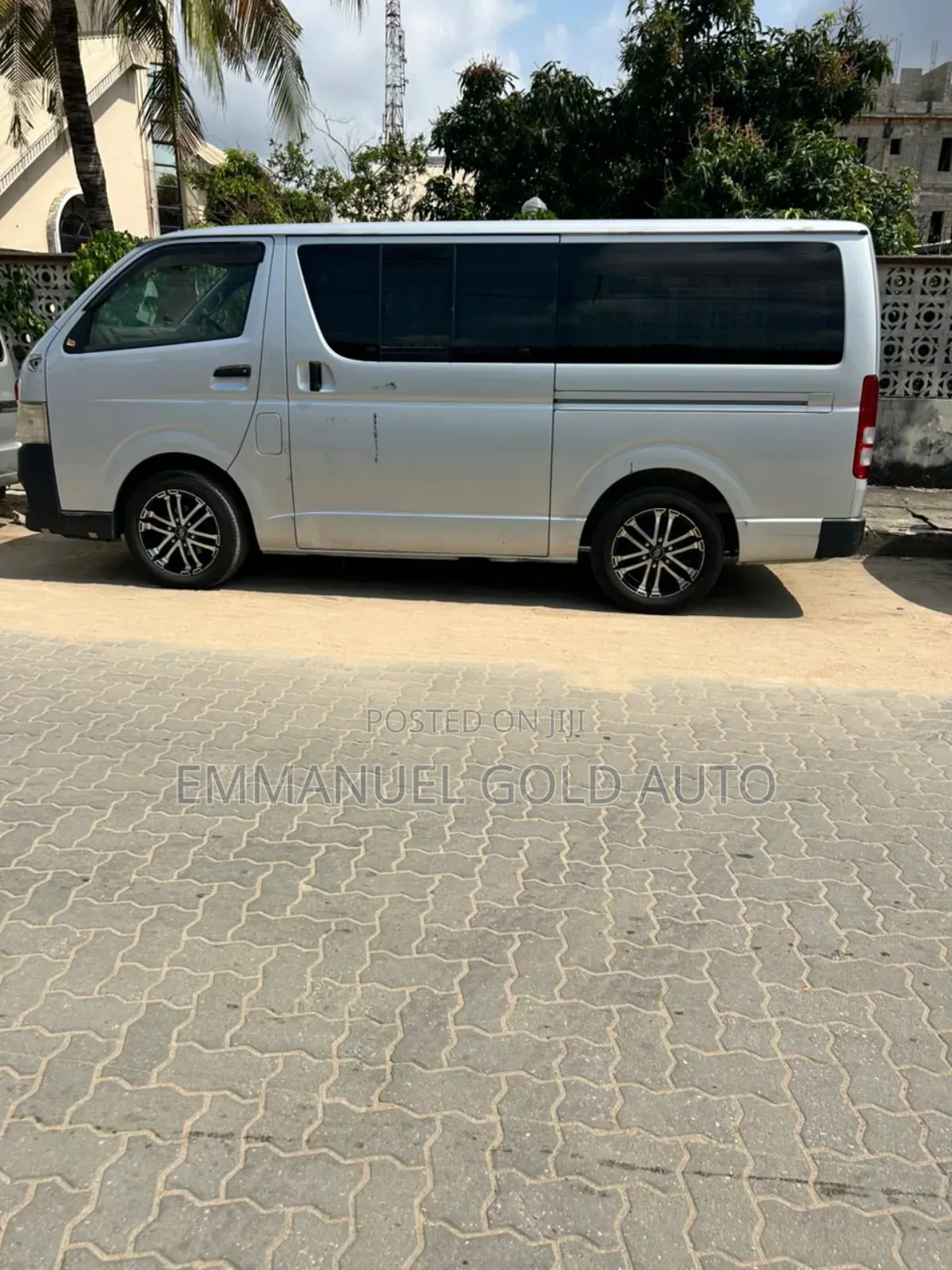 Toyota HiAce 2010 Silver