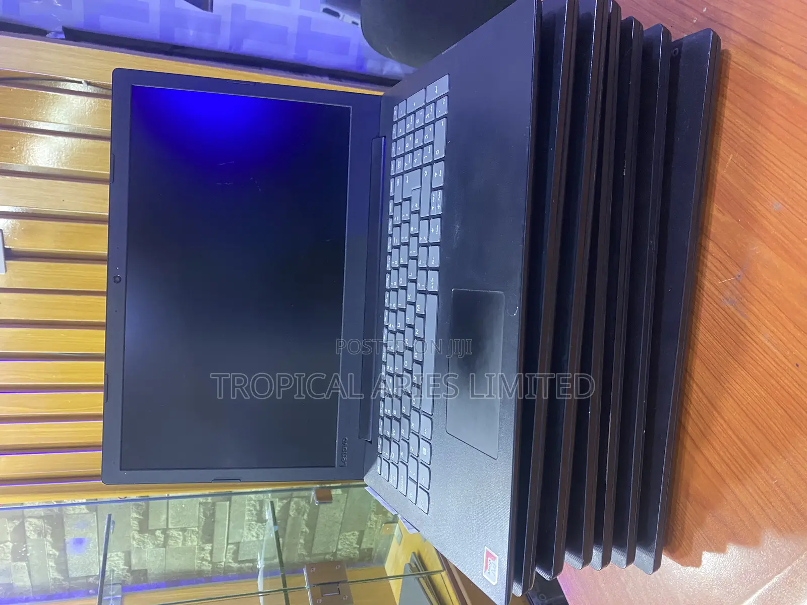 Laptop Lenovo V145 8GB AMD A8 SSD 256GB