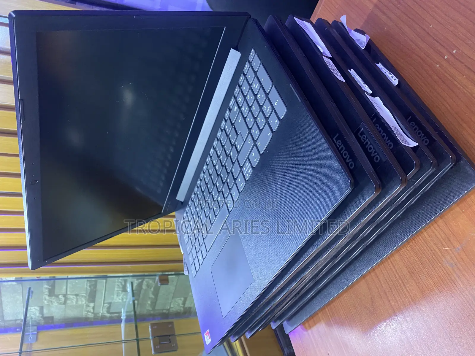 Laptop Lenovo V145 8GB AMD A8 SSD 256GB