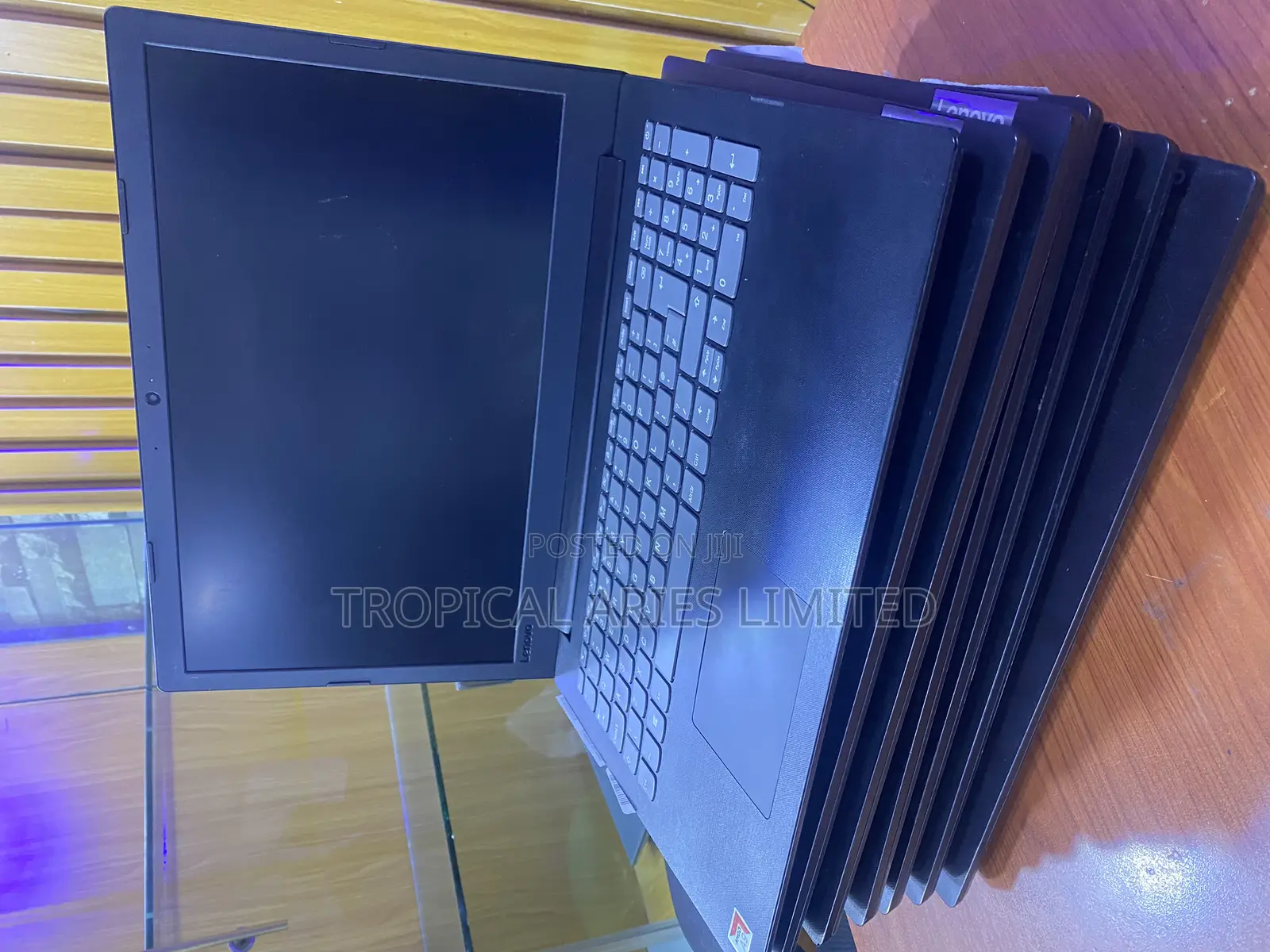 Laptop Lenovo V145 8GB AMD A8 SSD 256GB