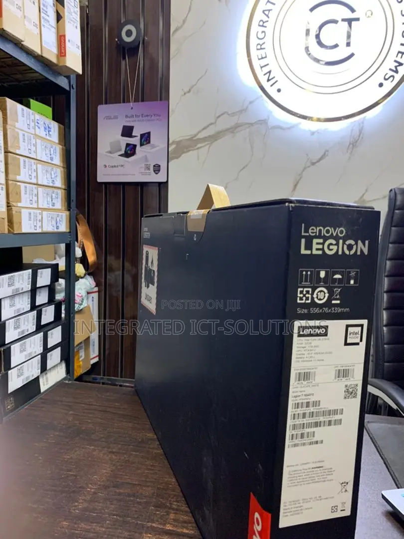 New Laptop Lenovo Legion 7 32GB Intel Core Ultra 9 SSD 1T