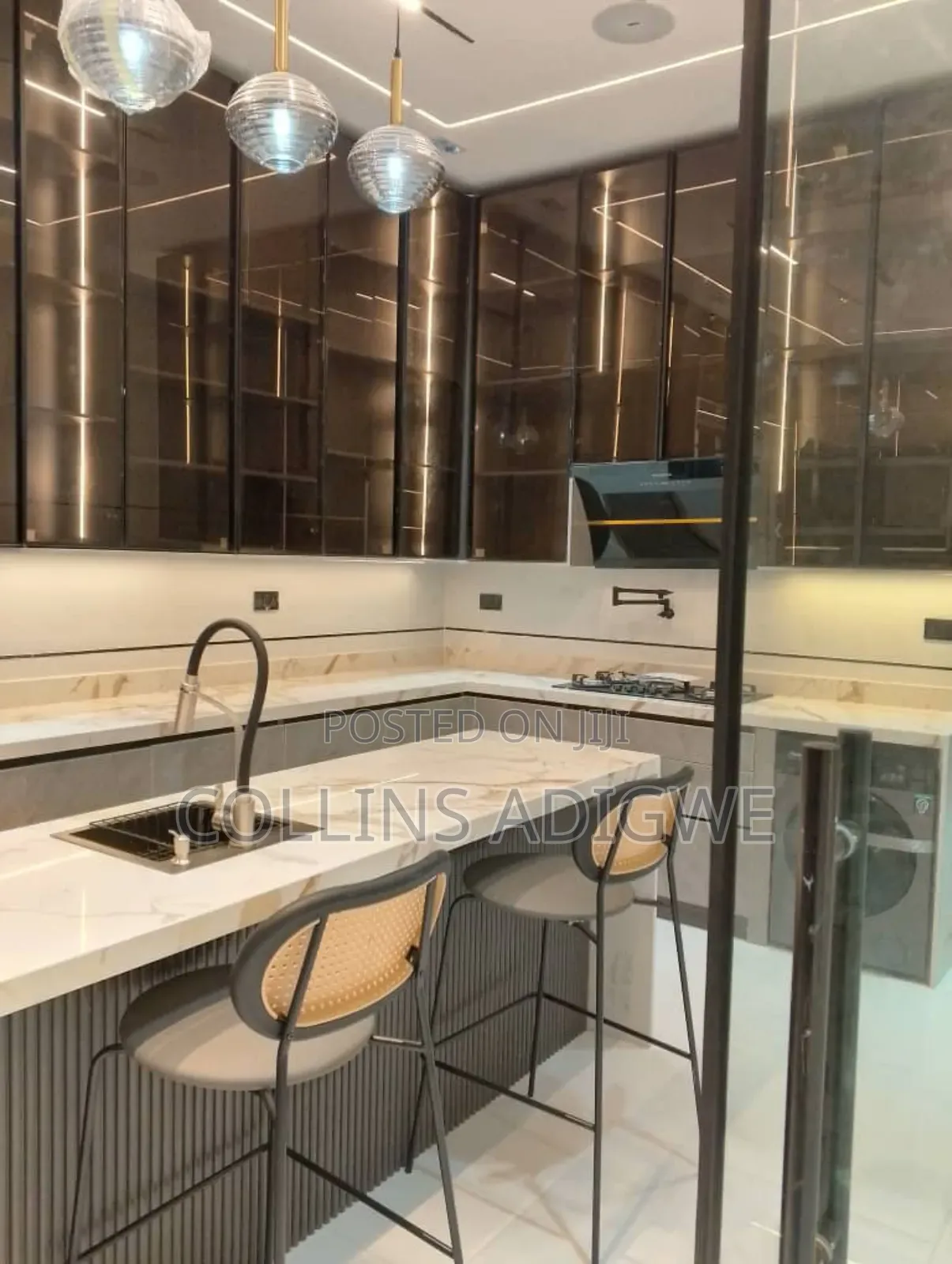 5bdrm Duplex in Chevron Area for sale