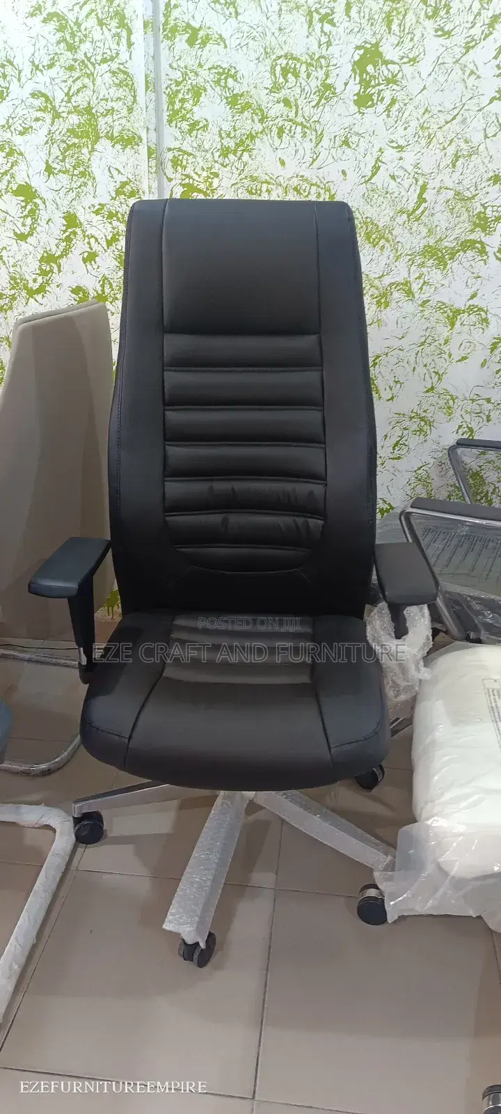 Line Cushion Highback Office Chair