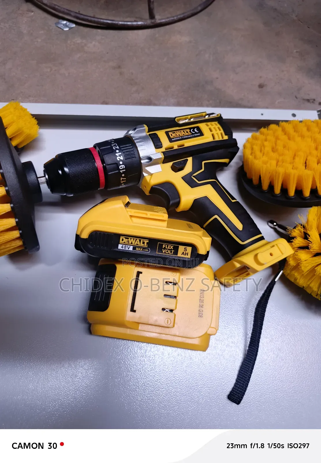 Dwalt Cordless Drilling Machine With Brushes