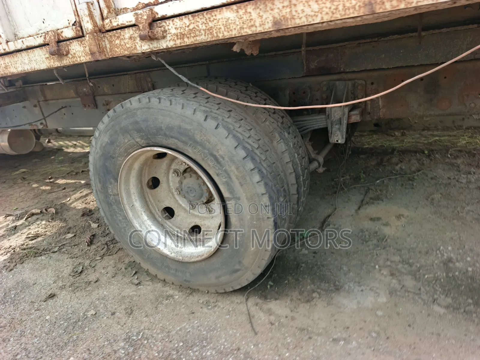 6 Tyres Long Fram Volvo Truck