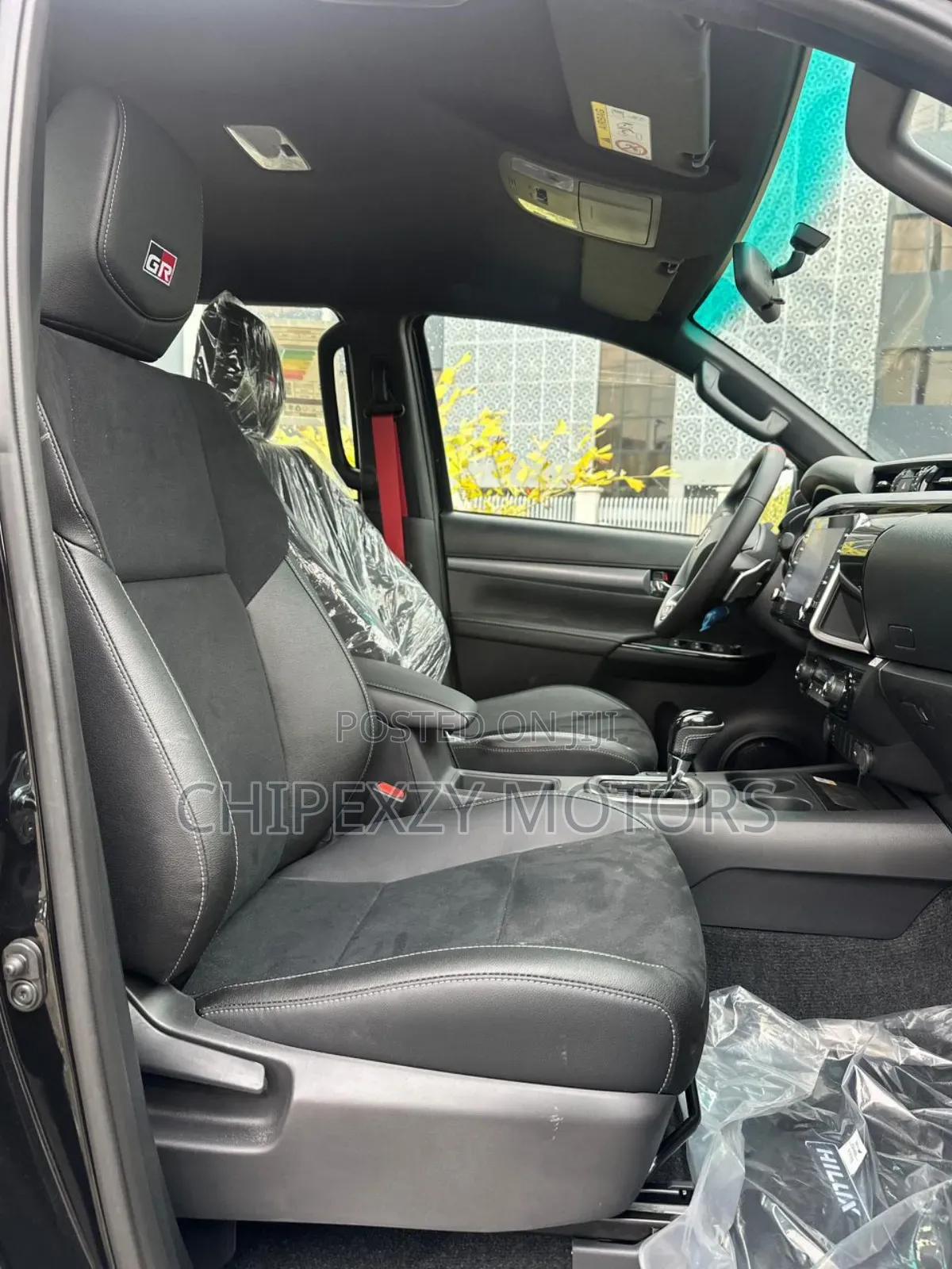 New Toyota Hilux 2025 Black