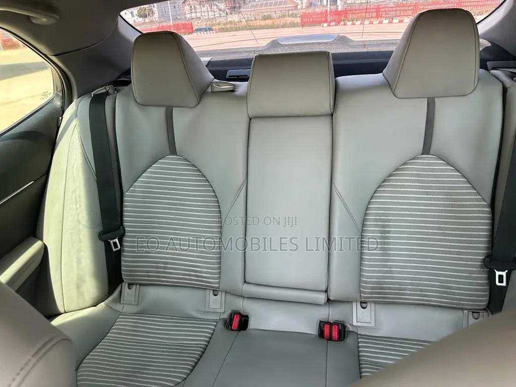 Toyota Camry 2020 Green