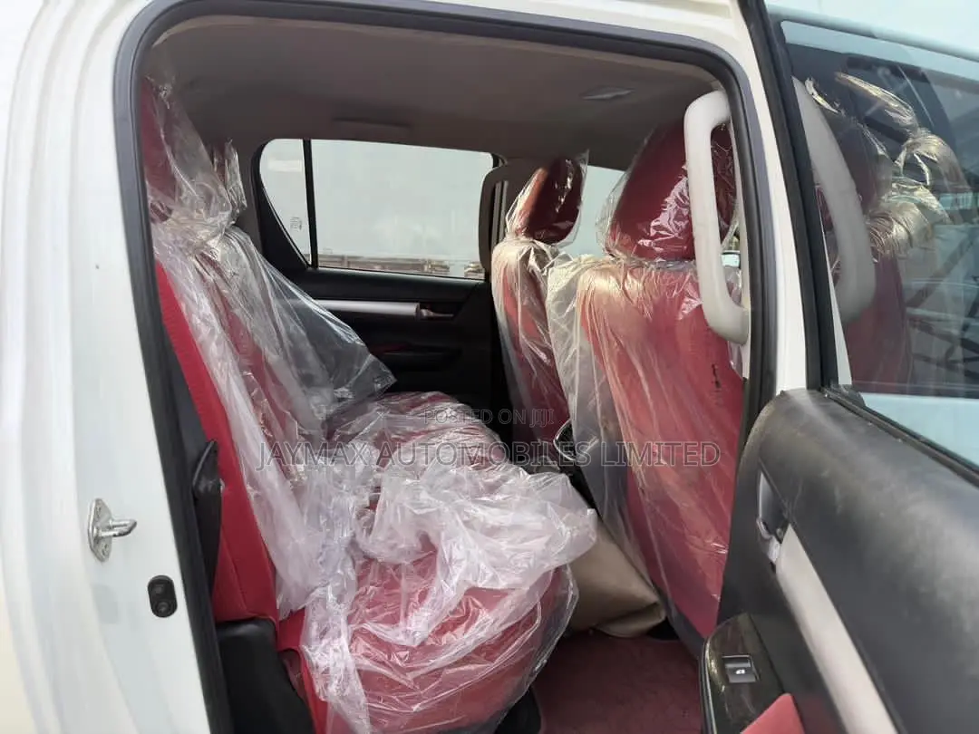 Toyota Hilux 2021 White