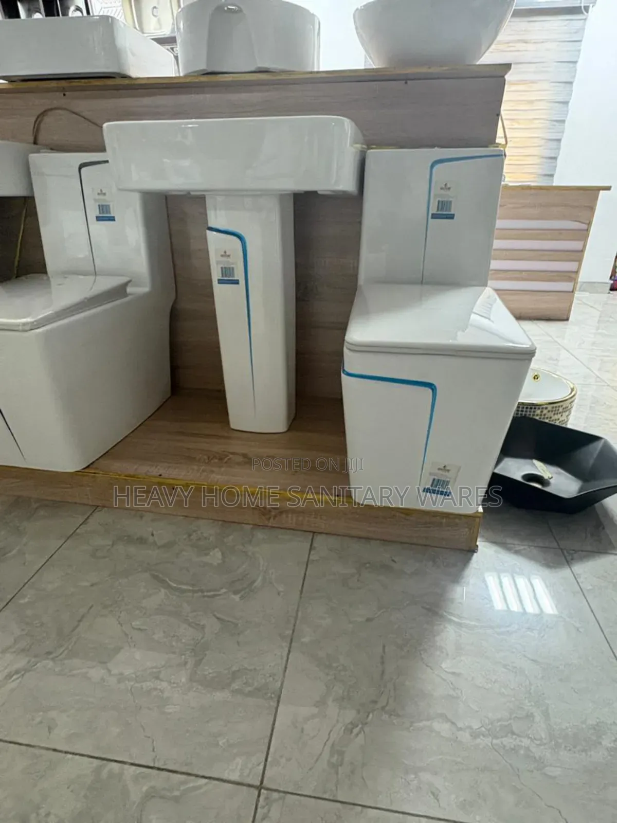 Square Married Wc With Blue Design Colour