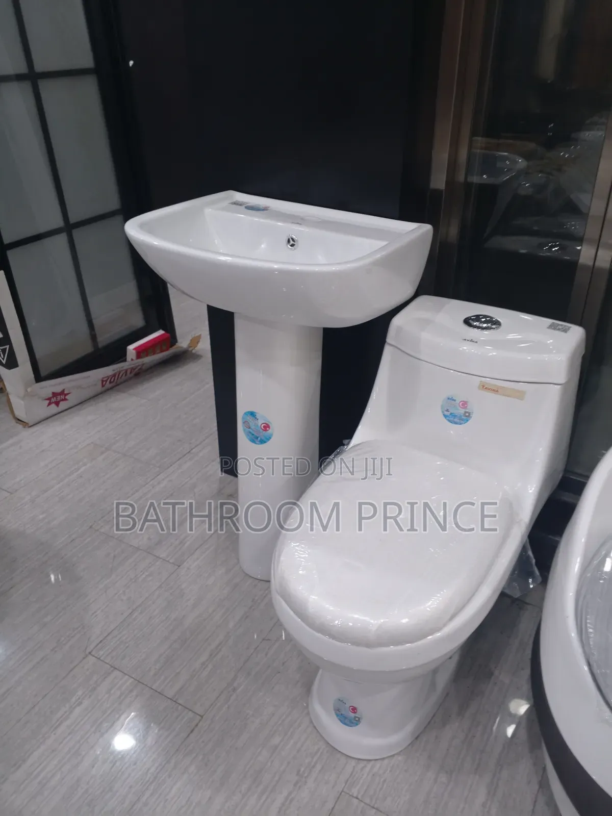 White Round Water Closet Set