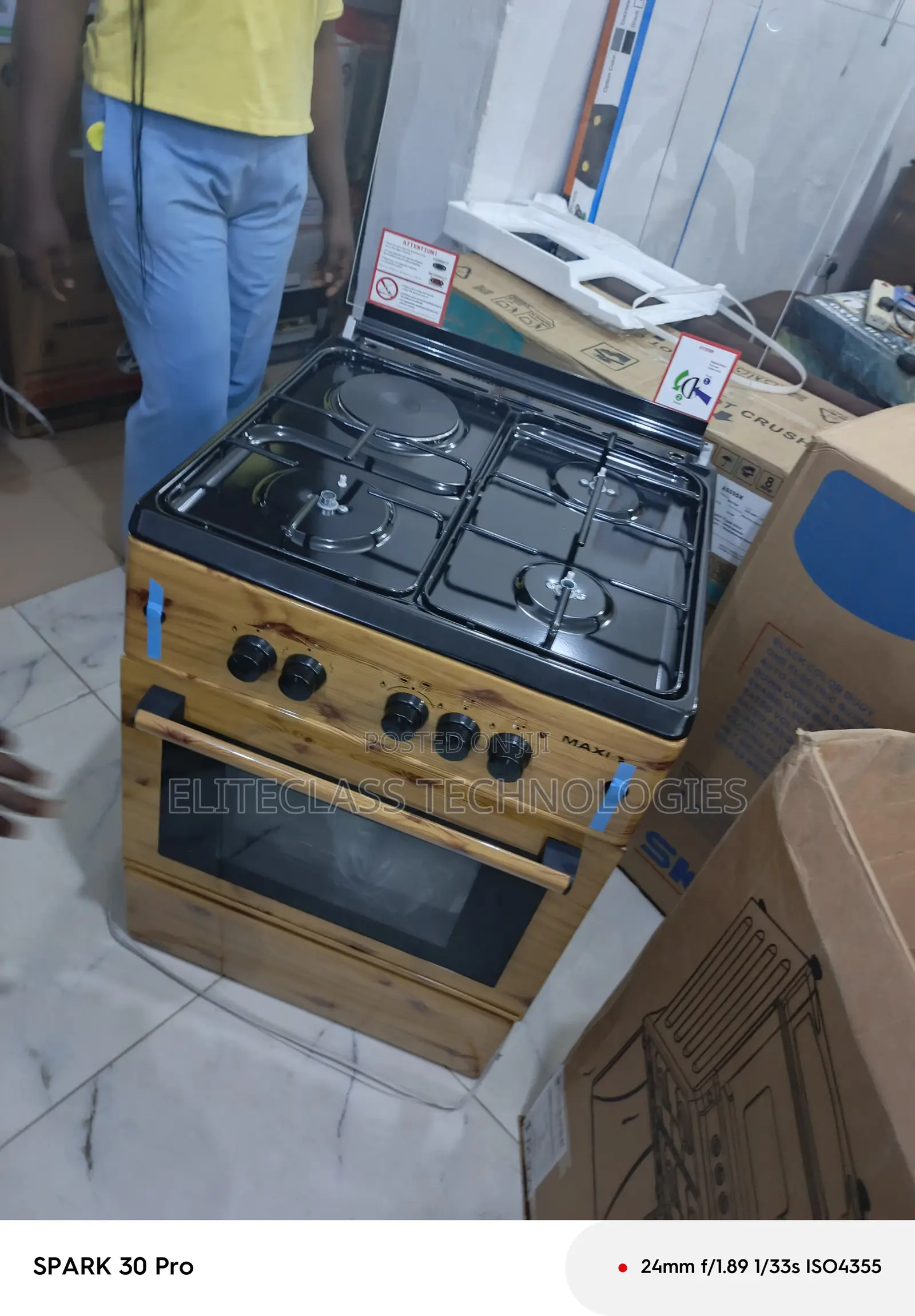 Maxi Gas Cooker Featuring 3 Burners + 1