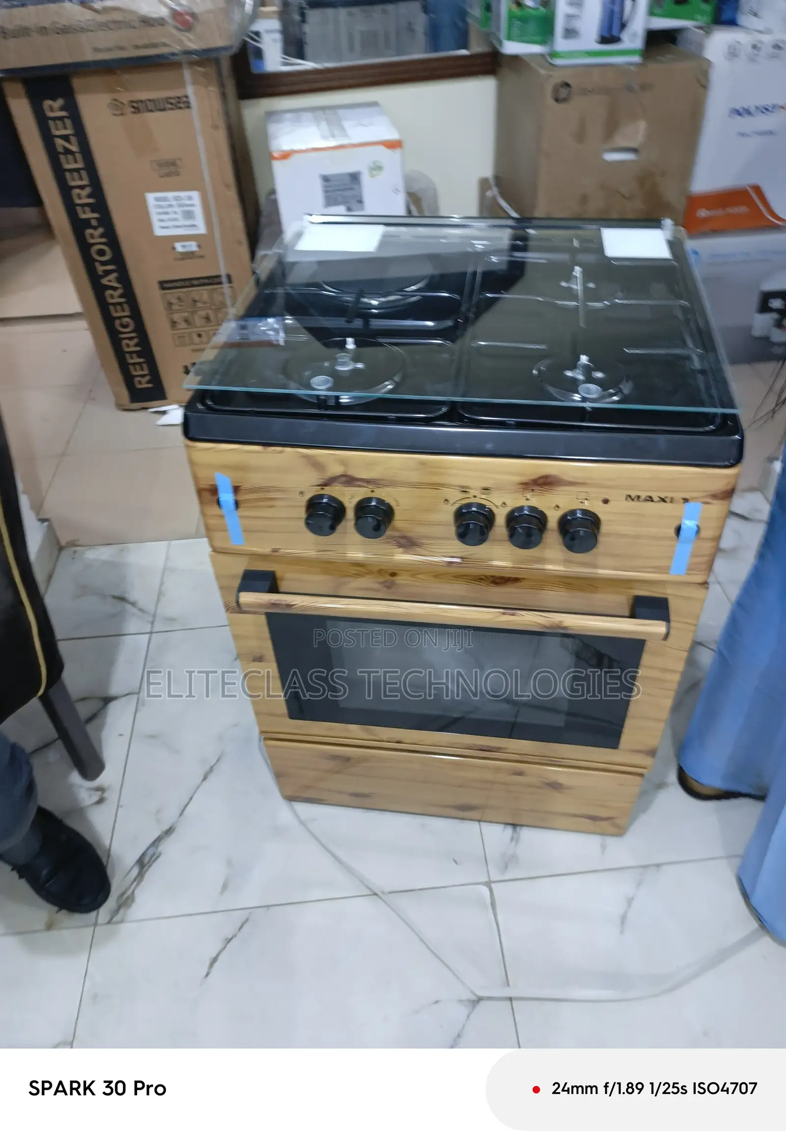 Maxi Meal-Prep Cooker With Three Burners and One Plate