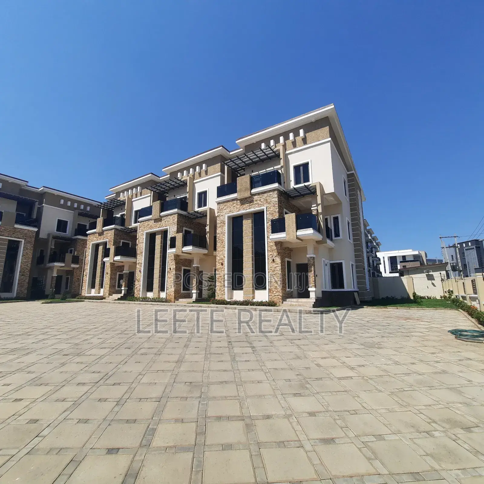 4bdrm Townhouse/Terrace in Jahi for sale