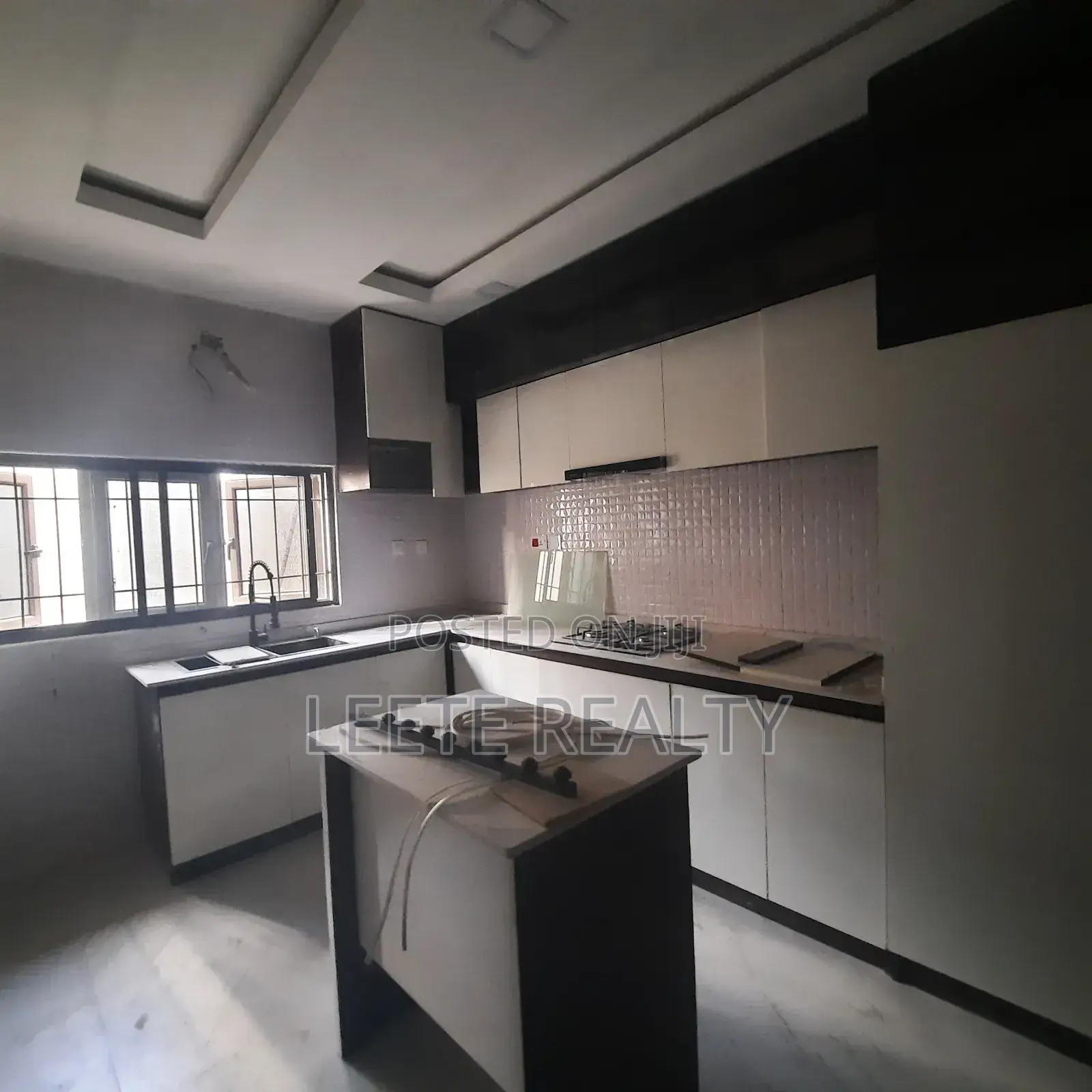 4bdrm Townhouse/Terrace in Jahi for sale
