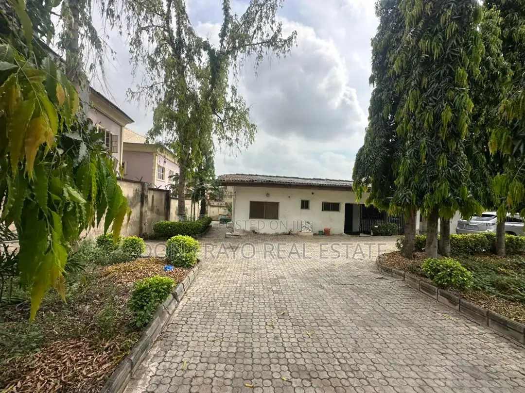 5bdrm Bungalow in Main Ikolaba Estate, Bodija for sale