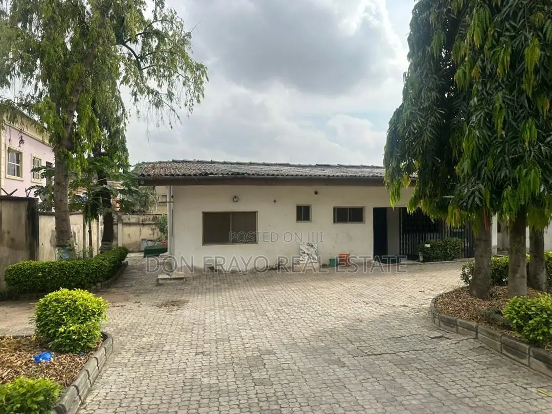 5bdrm Bungalow in Main Ikolaba Estate, Bodija for sale