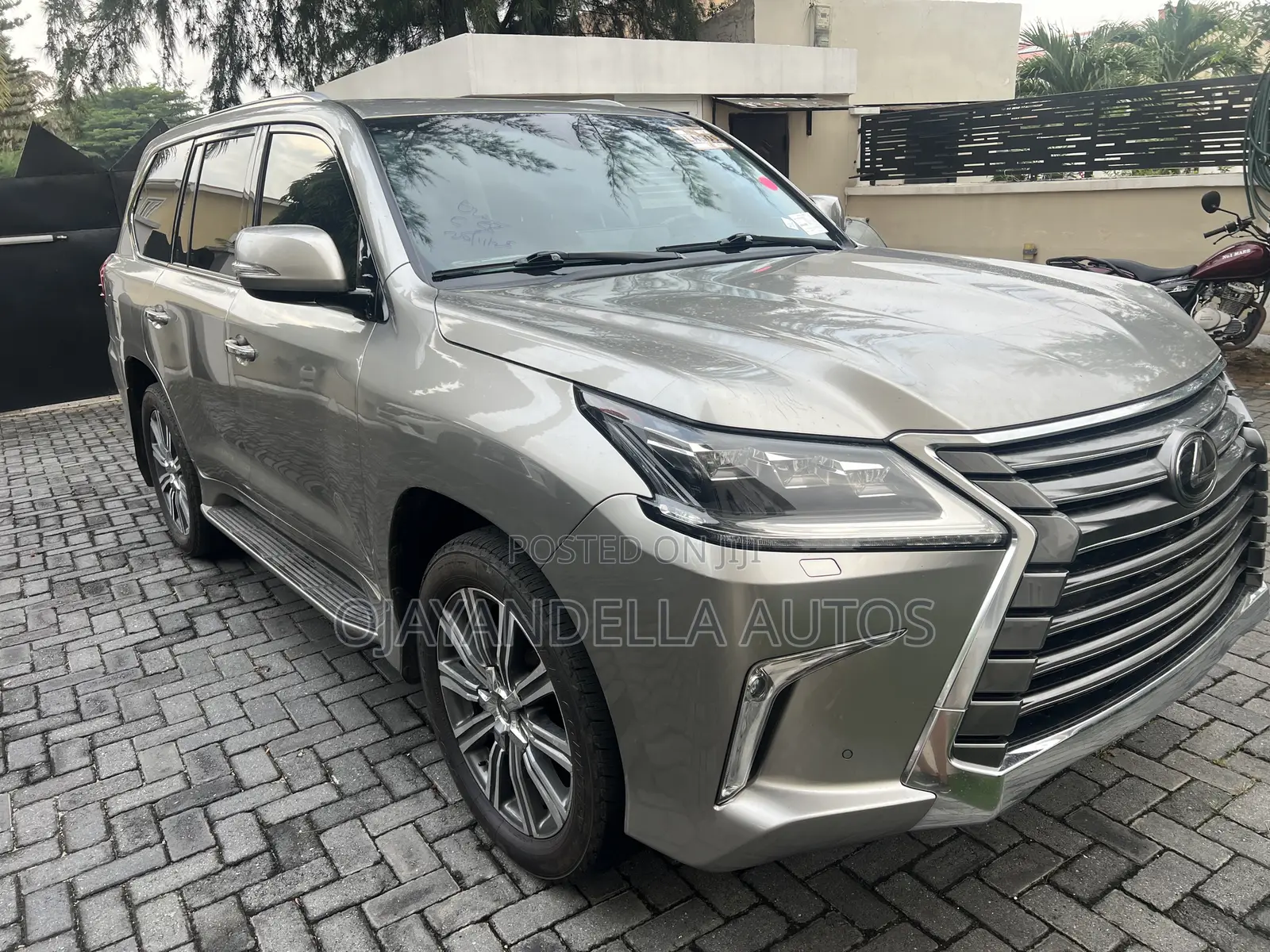 Lexus LX 570 AWD 2017 Silver