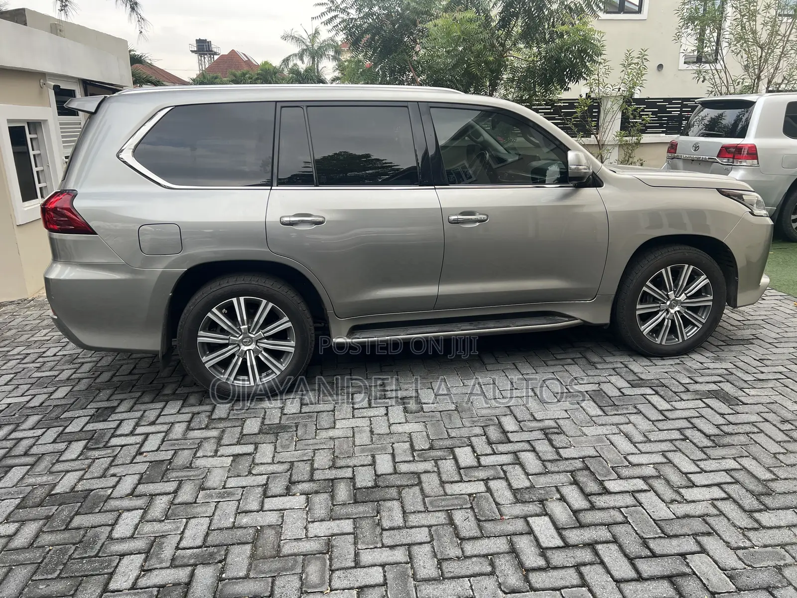 Lexus LX 570 AWD 2017 Silver