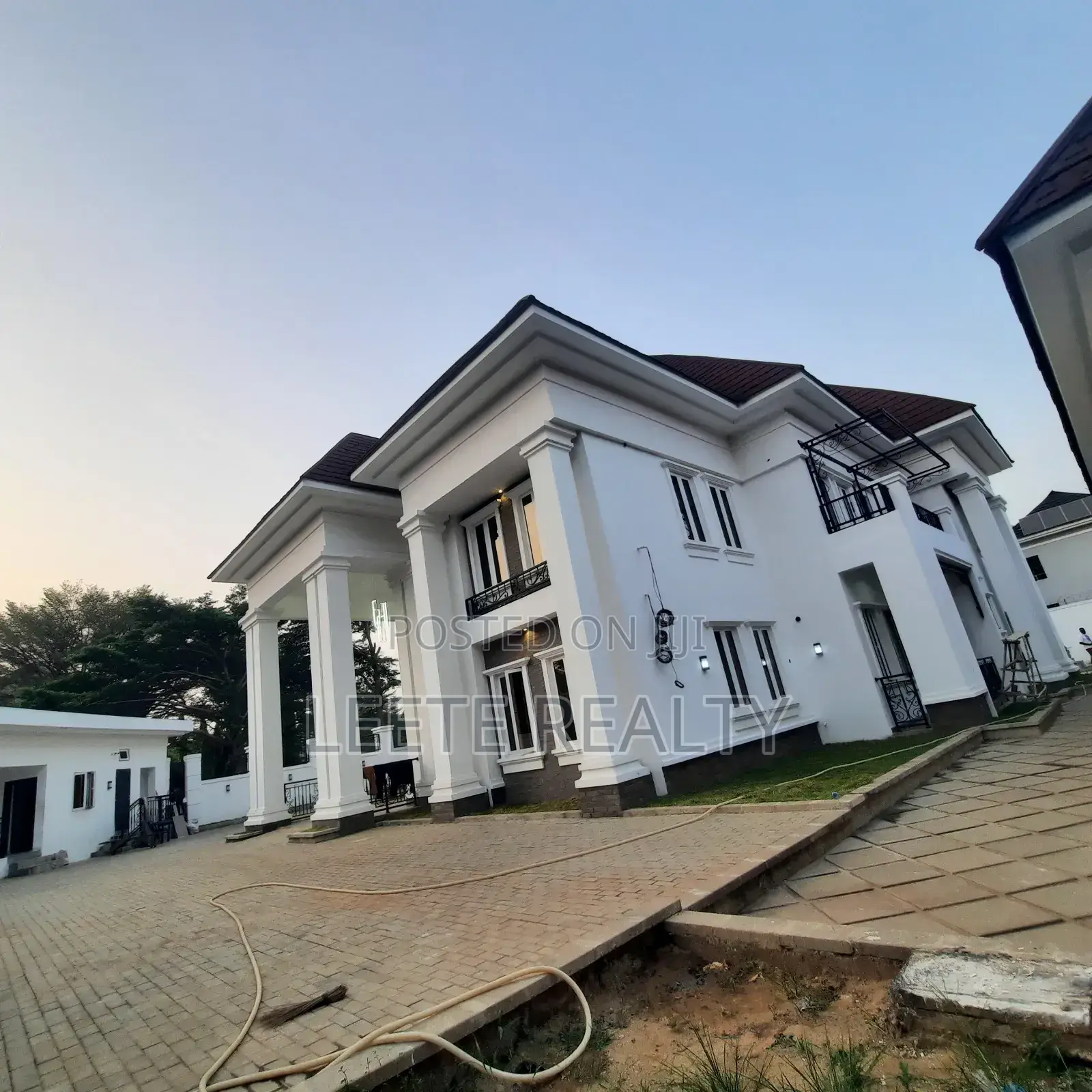 7bdrm Duplex in Jabi for sale