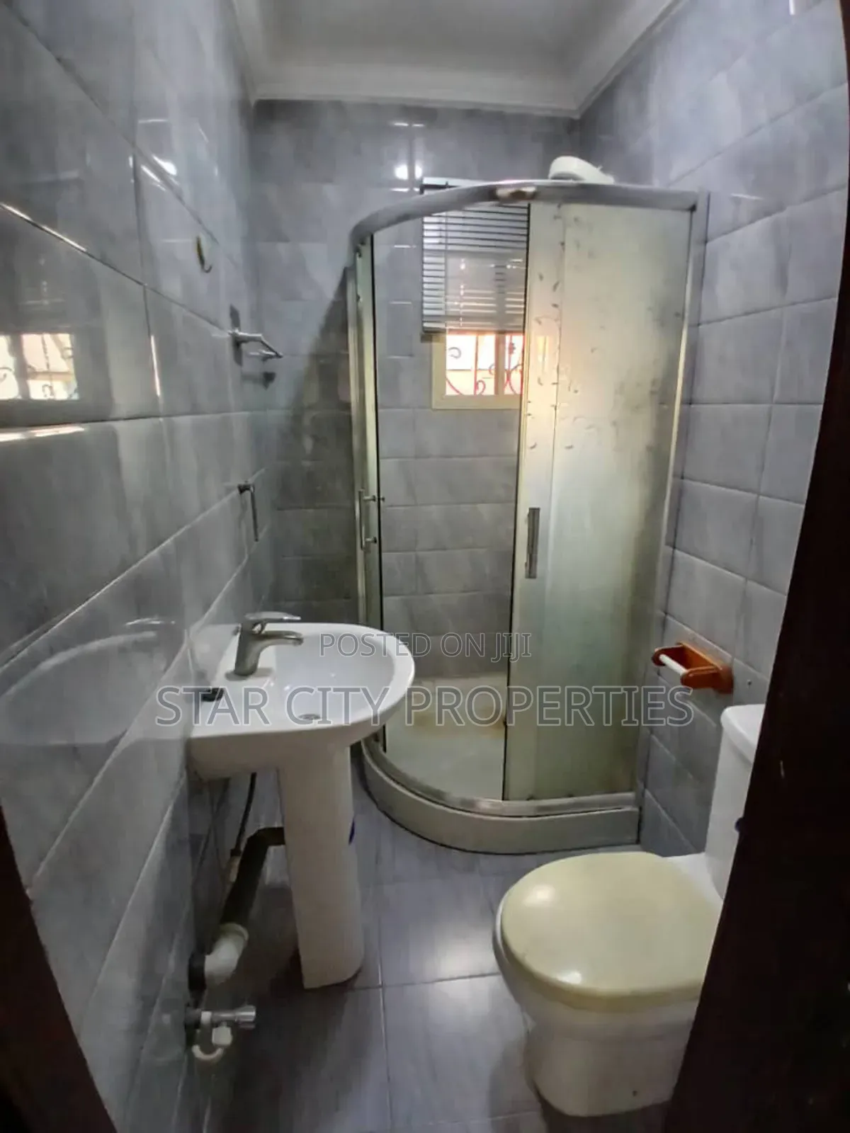 4bdrm Duplex in Gra for rent