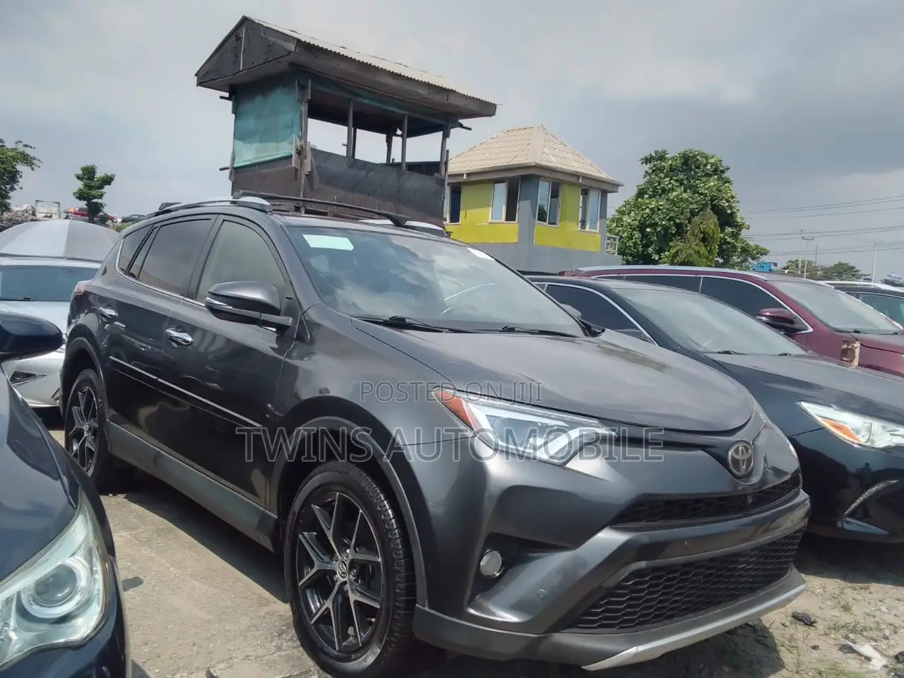 Toyota RAV4 SE AWD (2.5L 4cyl 6A) 2017 Gray