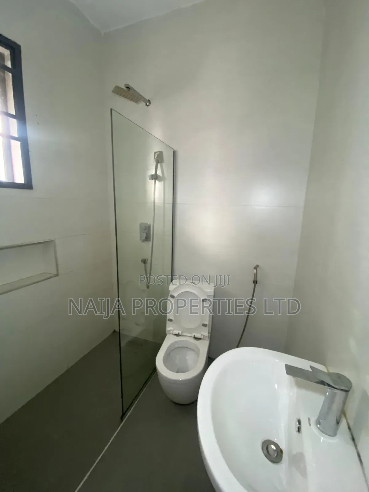 4bdrm Townhouse/Terrace in Platinum Way-Ikate, Lekki for sale