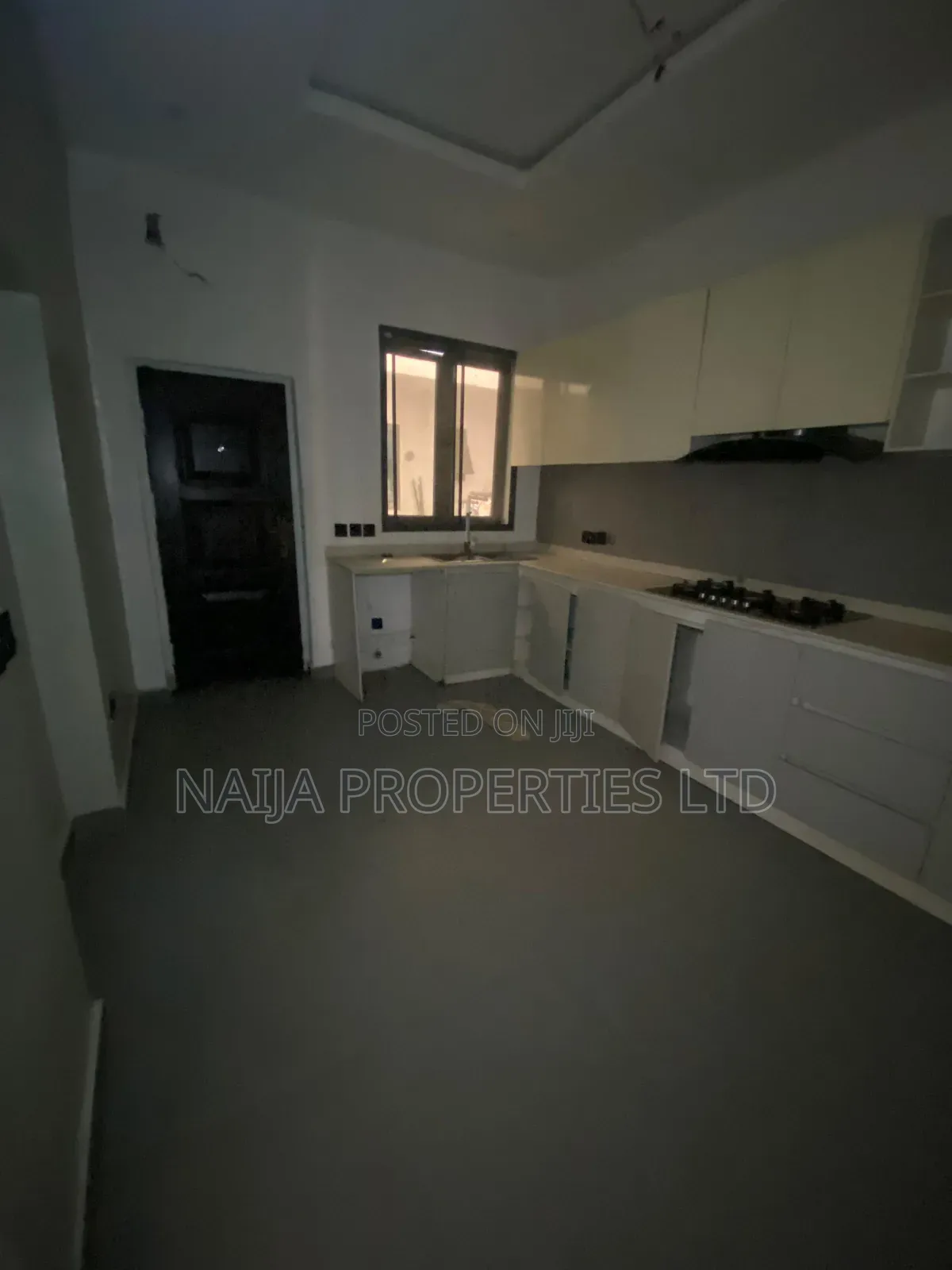 4bdrm Townhouse/Terrace in Platinum Way-Ikate, Lekki for sale