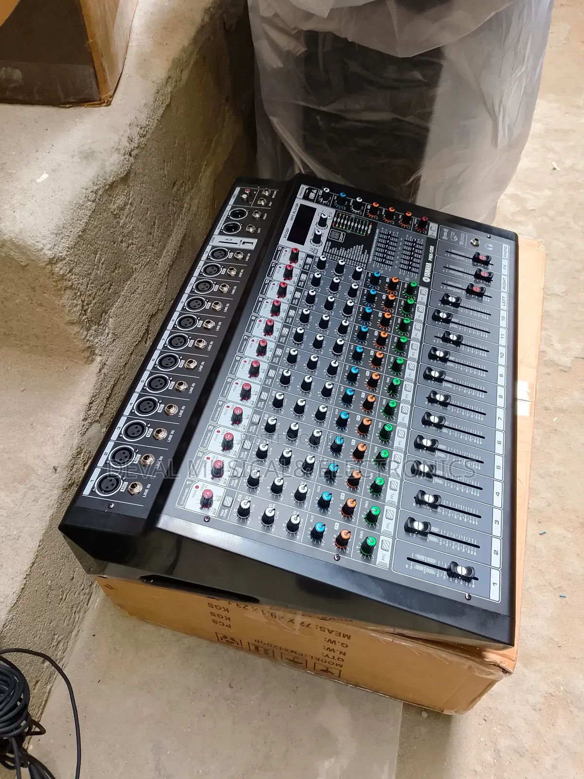 12channels Powered Mixer