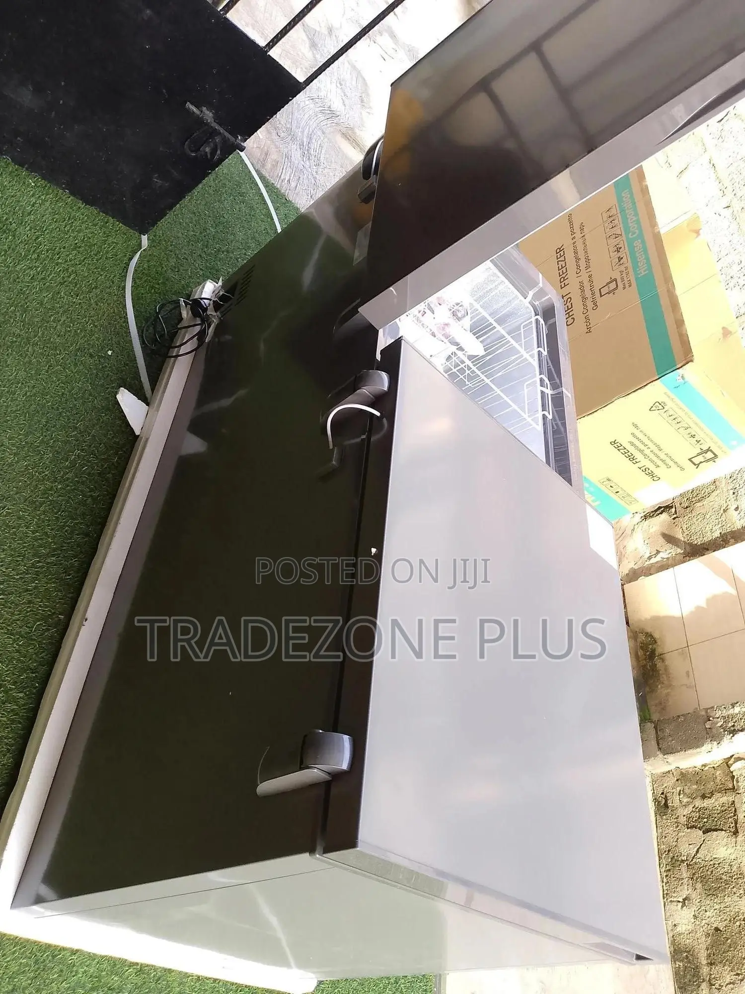 Hisense 520l Freezer – Deep Interior Compartments