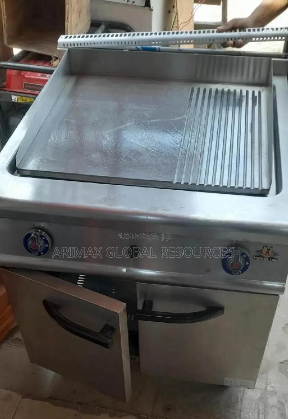 Standing Griddle With Cabinet