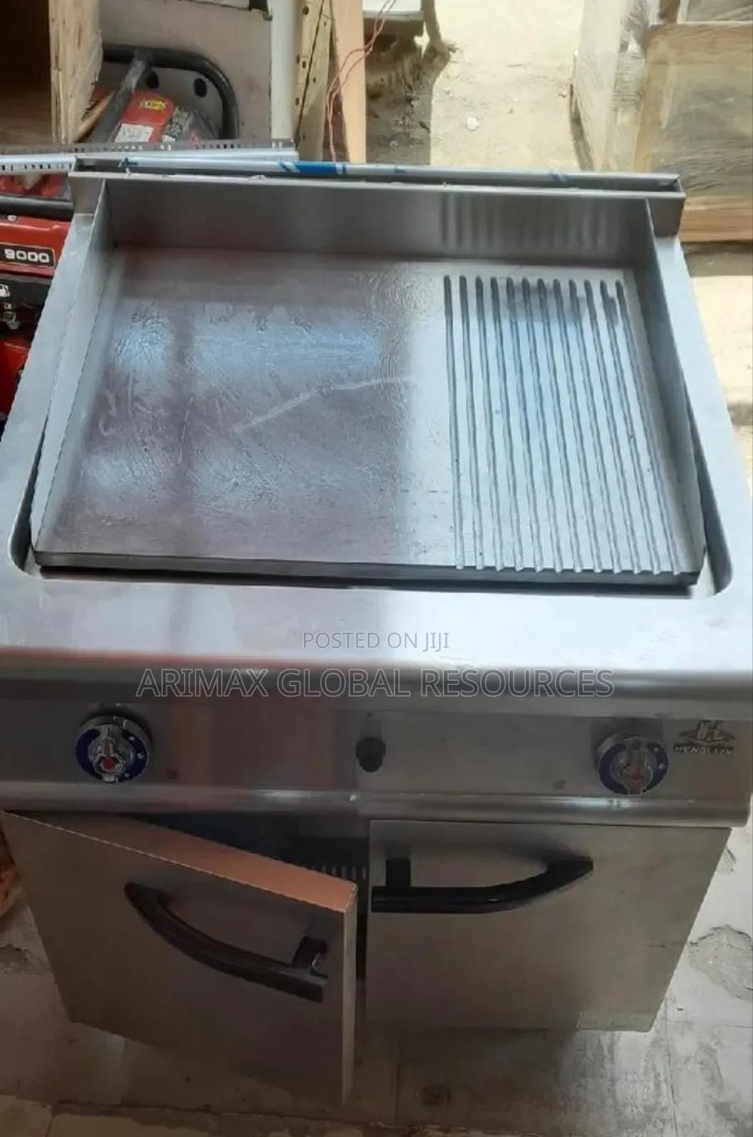 Standing Griddle With Cabinet