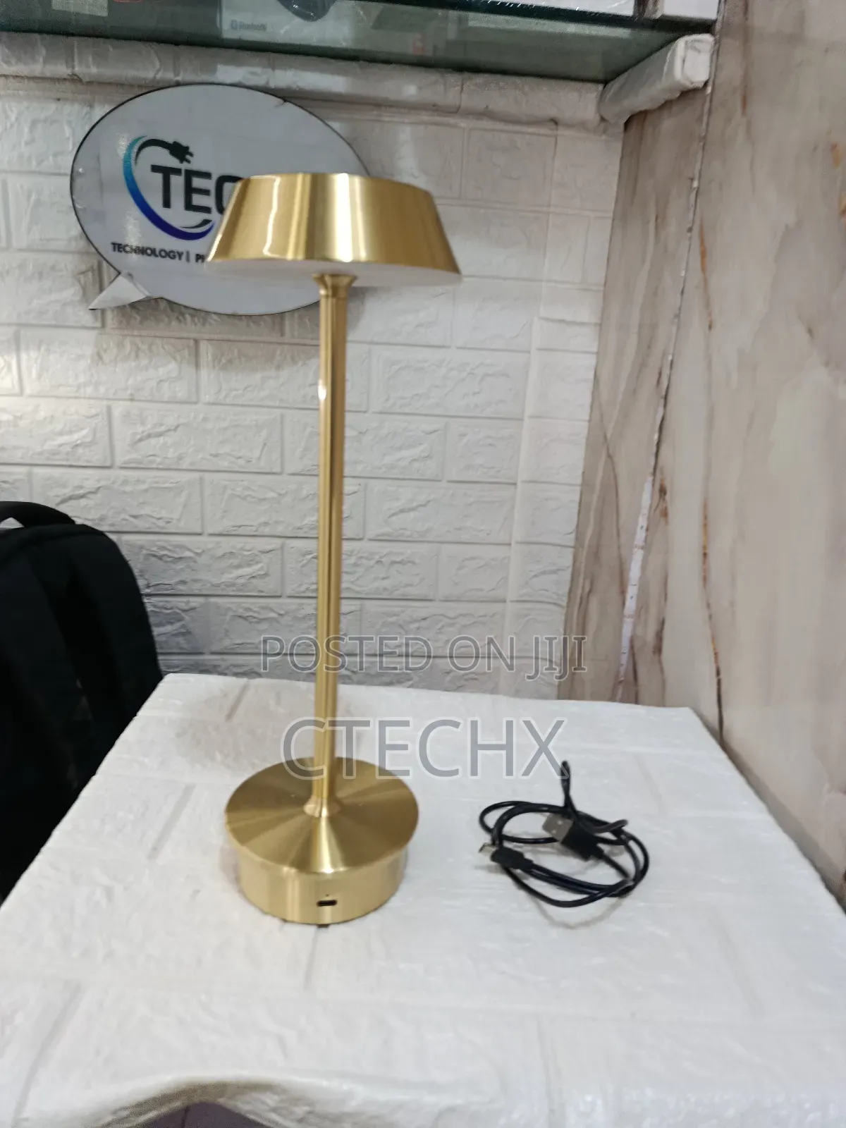 Led Cordless Rechargeable Table Lamp. Gold