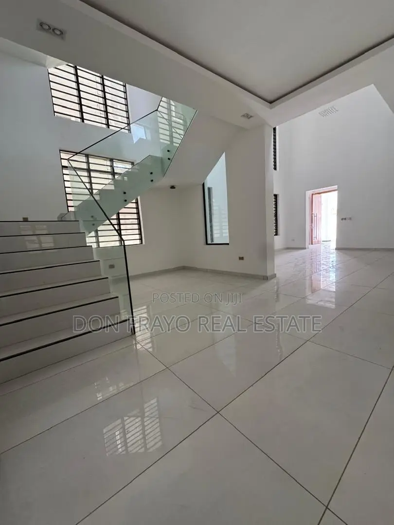 5bdrm Duplex in Agodi Gra for sale