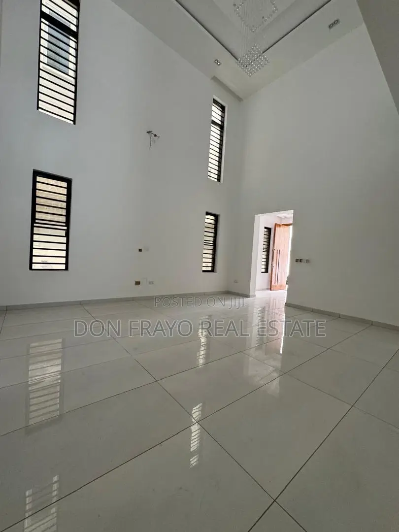 5bdrm Duplex in Agodi Gra for sale