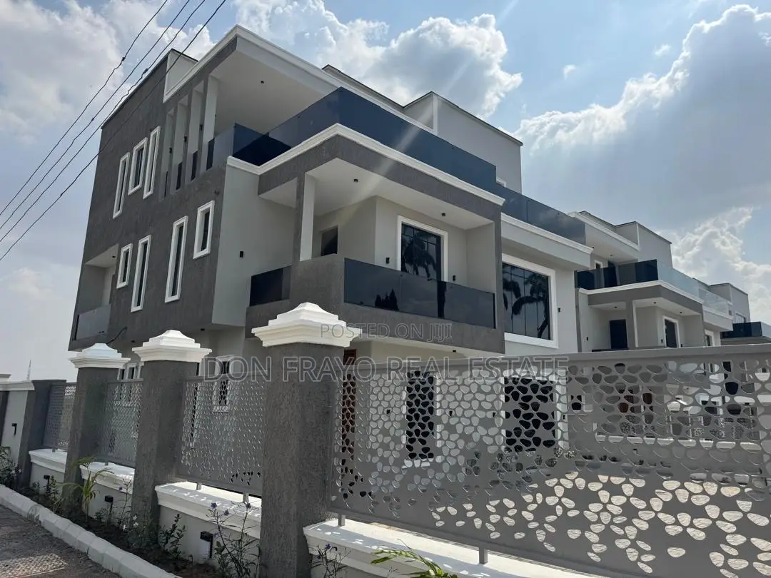 5bdrm Duplex in Agodi Gra for sale