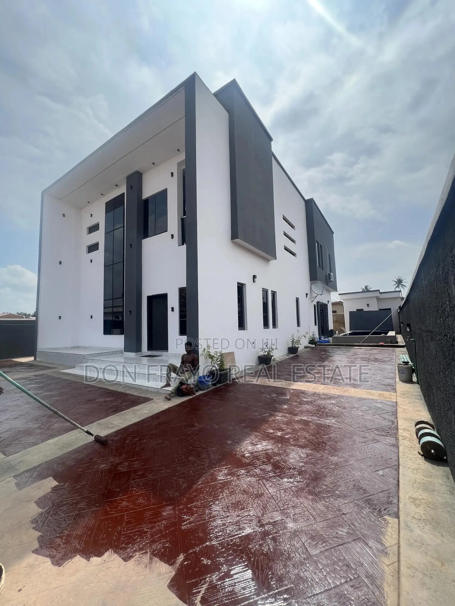 4 Beds Duplex Short Let With Pool in New Bodija Estate