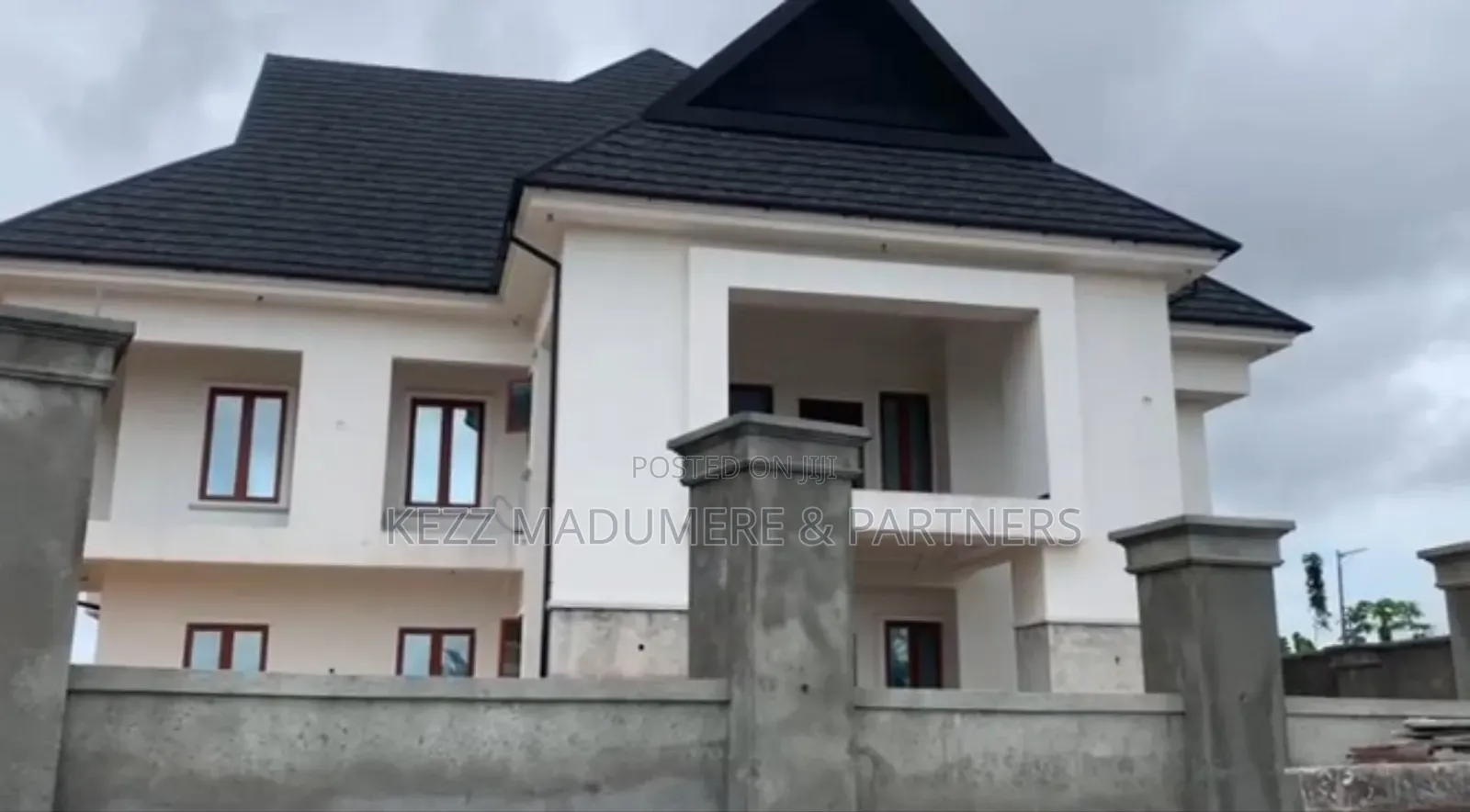 4bdrm Duplex in Ivory Heights for sale