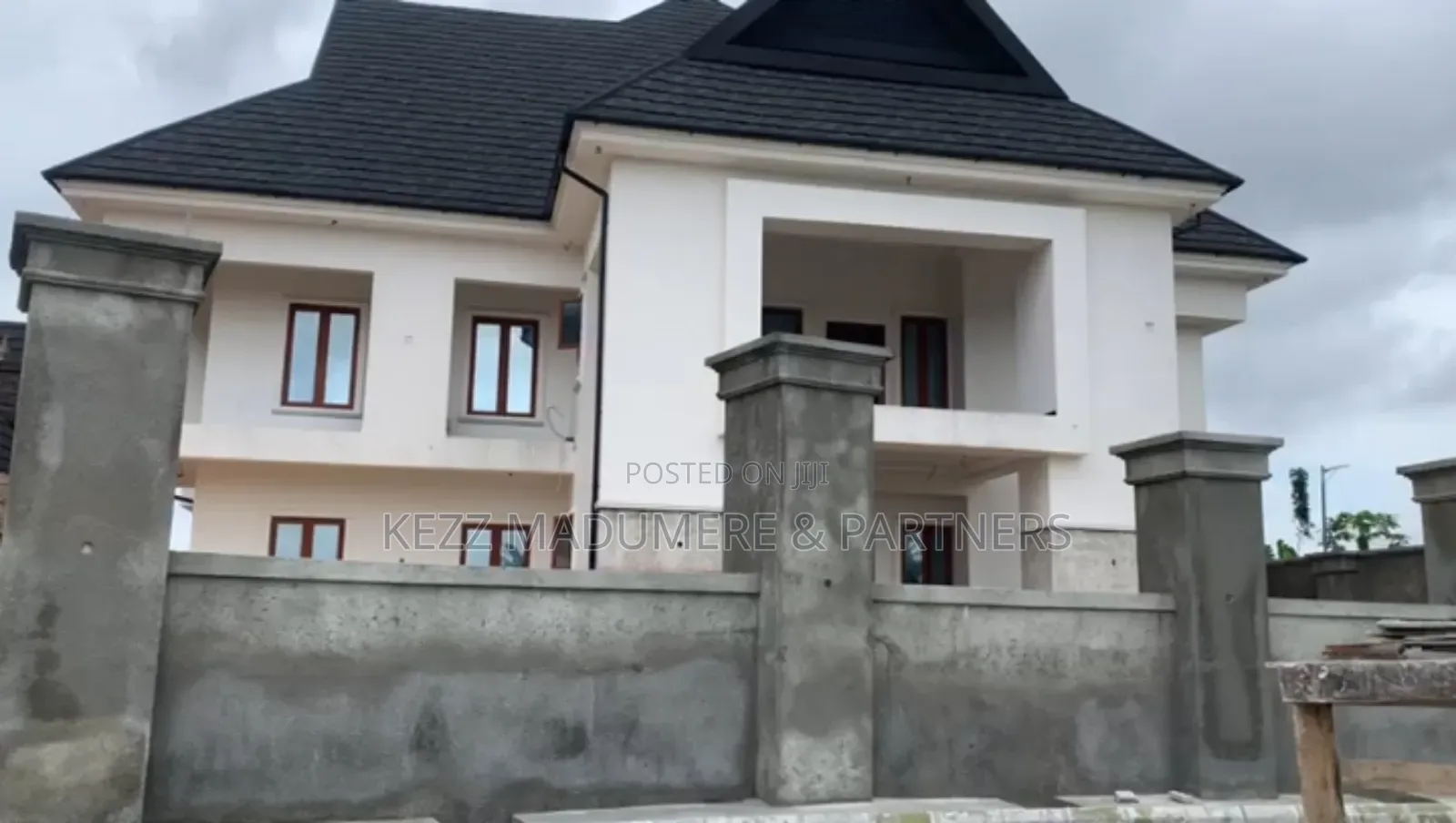 4bdrm Duplex in Ivory Heights for sale
