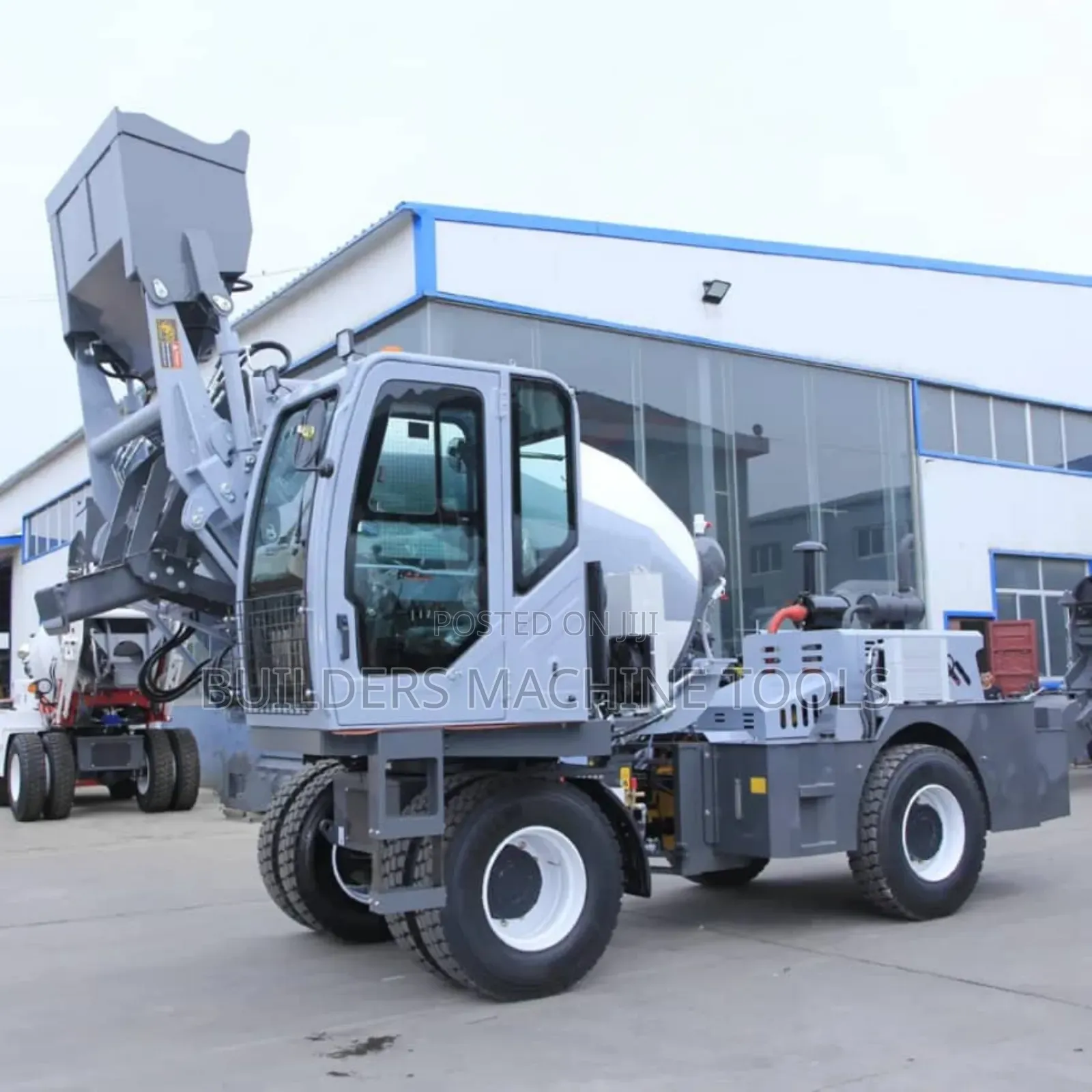 Self Loading Mobile Mixer 4 Cubic Available